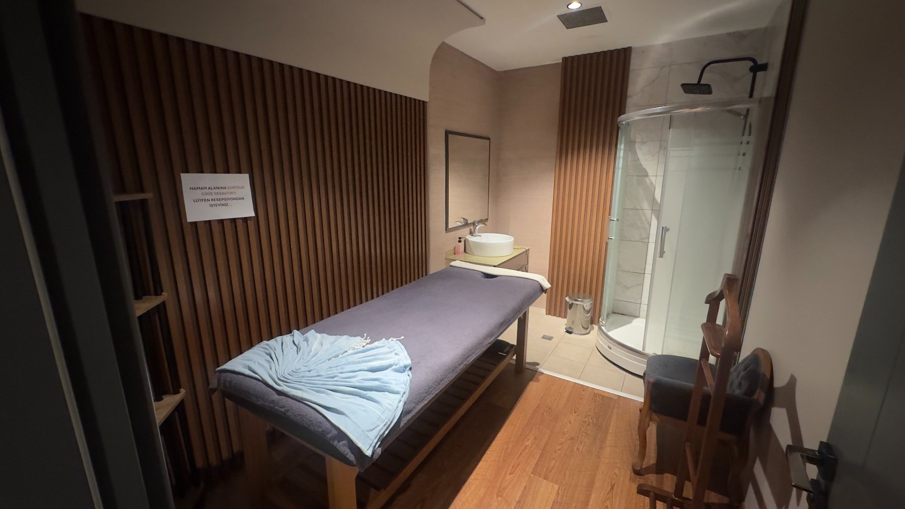 Ümraniye Motto X Spa masaj odası ve duş alanı